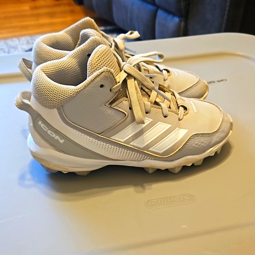 Boys baseball cleats